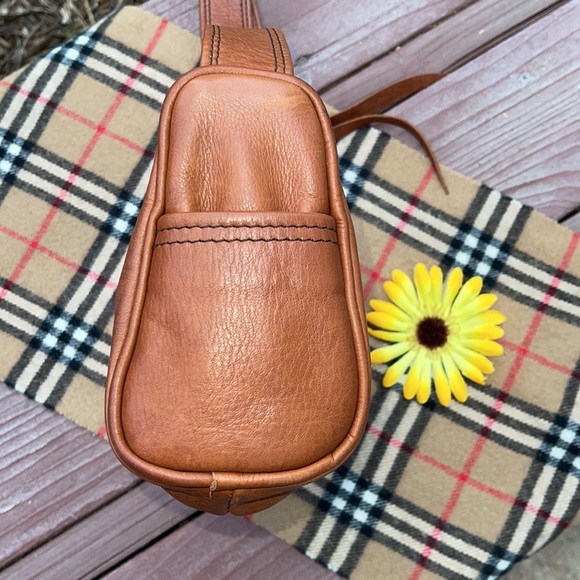 🌺 ARTISAN; British Tan Leather Handmade Timeless Shoulder Bag; 3” x 7” x 11!” - Picture 4 of 12